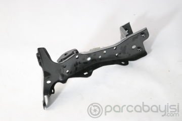 A3 2013-2017 AUDI BRAKET,BAGLANTI ÇAMURLUK ÖN SAĞ  | 8V0821136C | 8V0821136C