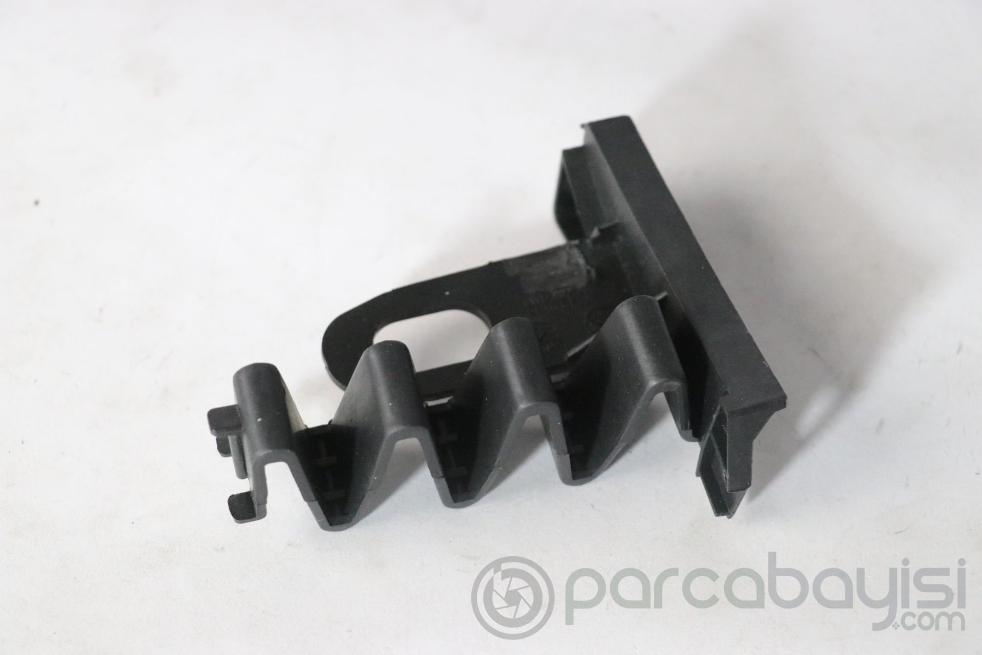 A4 2016> AUDI BRAKET,PANEL ÖN SOL  | 8W0807333 | 8W0807333