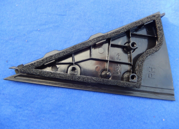 Kia Ceed Arka Kapı Sağ Köşe Bakalit Orjinal | 838401H000Eq